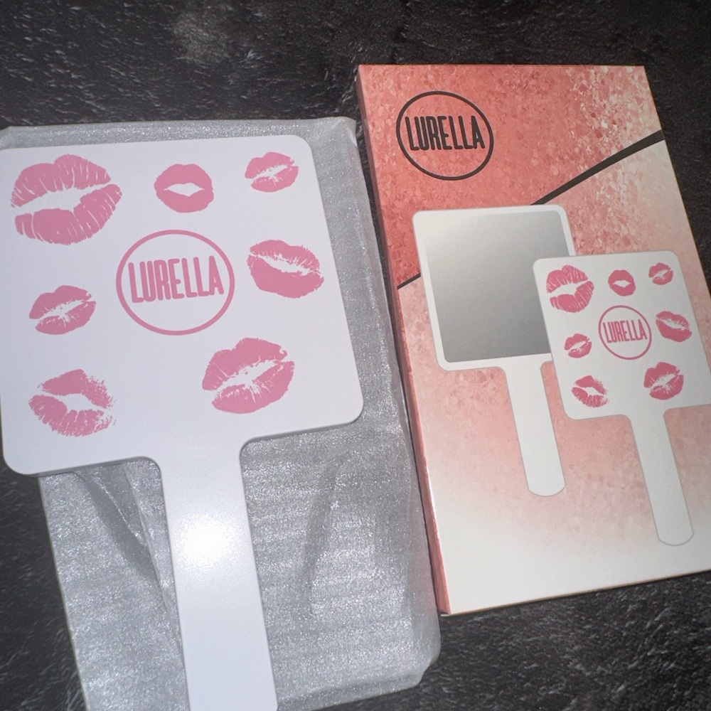 WHITE HANDHELD MIRRORS LURELLA